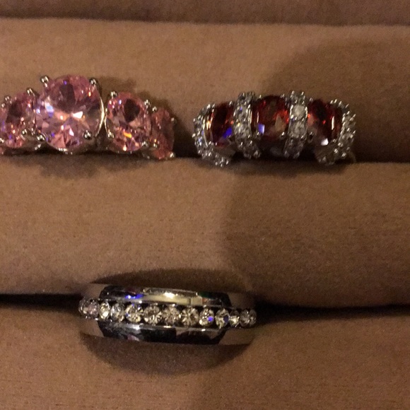 Colored crystal rings bundle of 3 - Picture 6 of 7